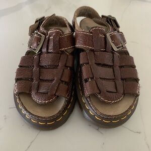 Dr. Martens vintage fisherman sandal 6W